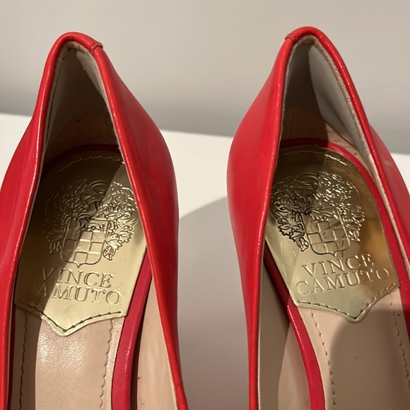 VINCE CAMUTO Ressamae Leather Pump Heel (in Tango Red - Size 6) - Picture 6 of 8